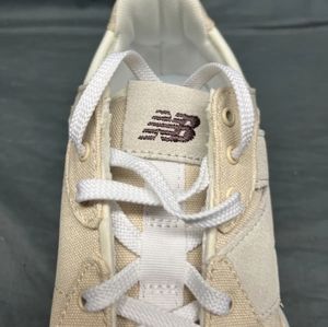 New Balance 327 Tan-CREAM-Suede W8.5